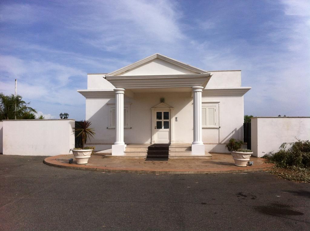 White House Motel Cerveteri Buitenkant foto